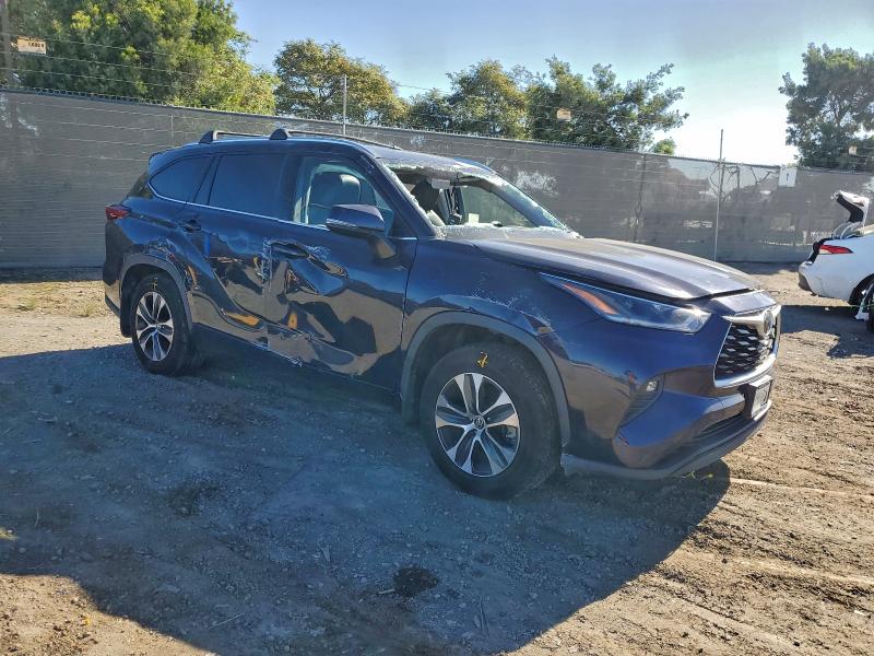 Photo 4 from auction – 2021 TOYOTA HIGHLANDER with VIN 5TDHZRAH9MS067328