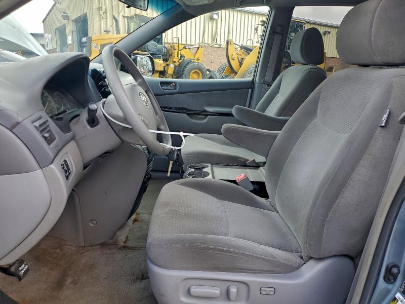 Photo 7 from auction – 2005 TOYOTA SIENNA CE with VIN 5TDZA23C05S334412