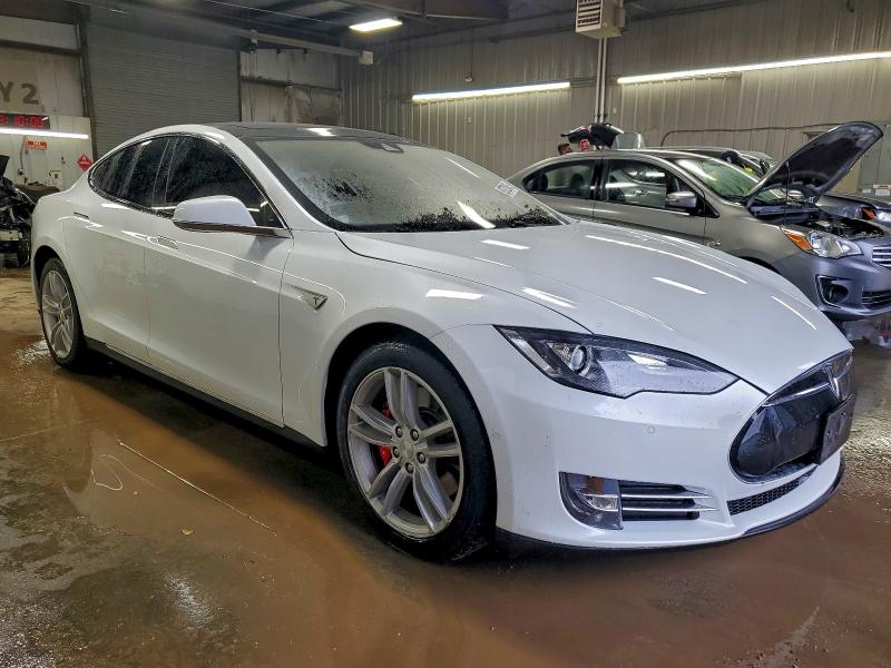 Photo 4 from auction – 2016 TESLA MODEL S with VIN 5YJSA1E44GF119138