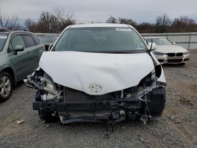 Photo 5 from auction – 2017 TOYOTA SIENNA LE with VIN 5TDKZ3DC3HS774739