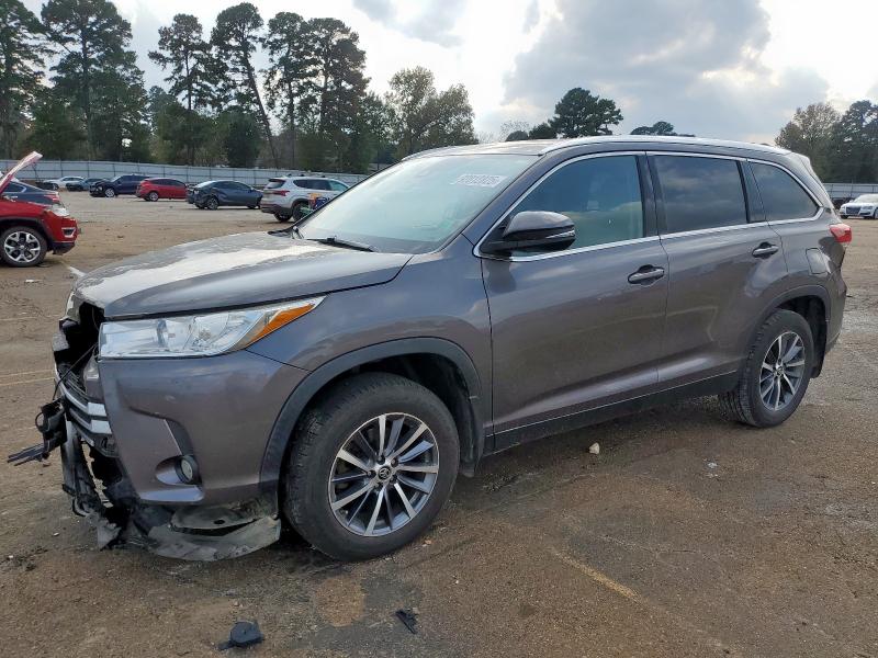 TOYOTA HIGHLANDER 2019 with VIN 5TDJZRFH3KS621938 - Photo from auction