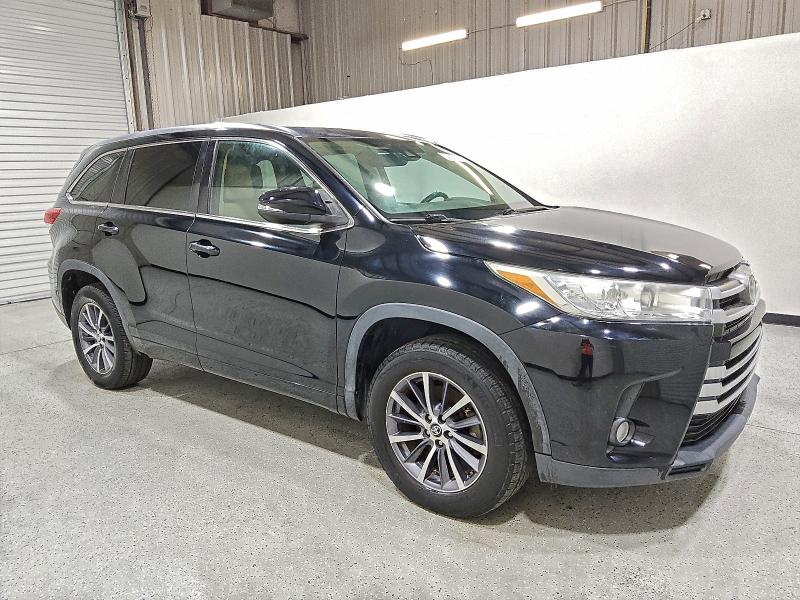 Photo 4 from auction – 2017 TOYOTA HIGHLANDER with VIN 5TDKZRFH4HS510392