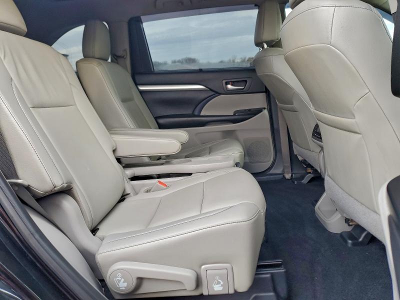 Photo 11 from auction – 2019 TOYOTA HIGHLANDER with VIN 5TDJZRFH4KS916031
