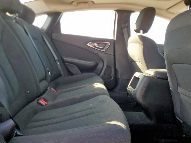 Photo 10 from auction – 2016 CHRYSLER 200 LIMITE with VIN 1C3CCCABXGN143299