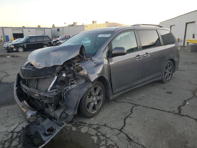 TOYOTA SIENNA SE 2017 with VIN 5TDXZ3DC4HS882793 - Photo from auction