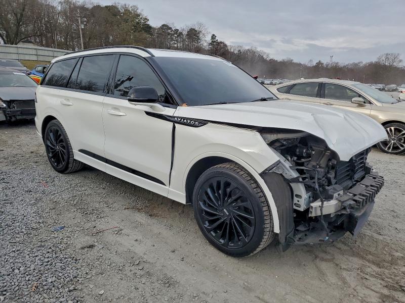 Photo 4 from auction – 2023 LINCOLN AVIATOR RE with VIN 5LM5J7WC0PGL02816