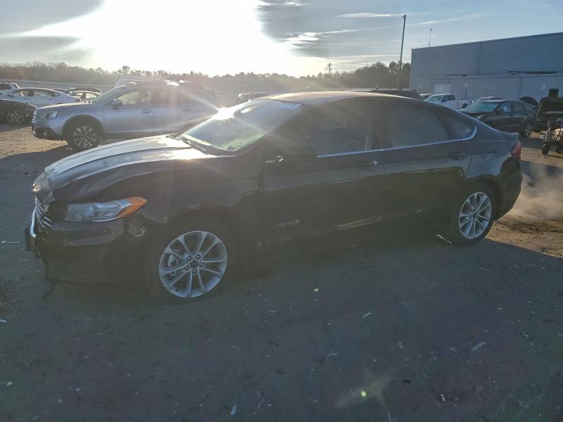 FORD FUSION SE 2019 with VIN 3FA6P0LU7KR120813 - Photo from auction