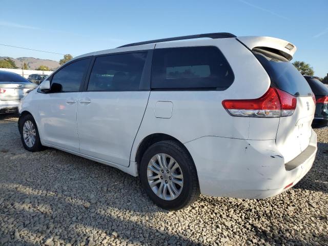 Photo 2 from auction – 2014 TOYOTA SIENNA XLE with VIN 5TDYK3DC6ES460075