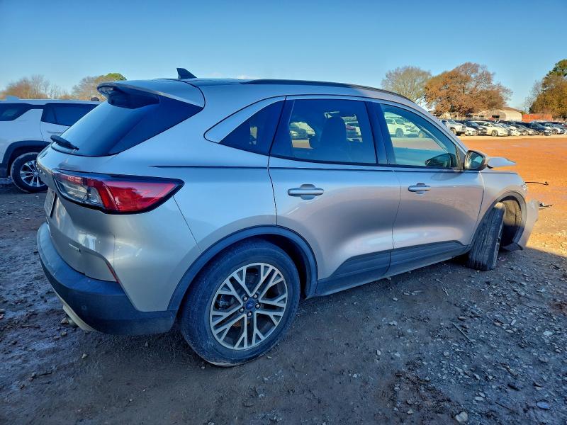 Photo 3 from auction – 2020 FORD ESCAPE SEL with VIN 1FMCU0H60LUB19489