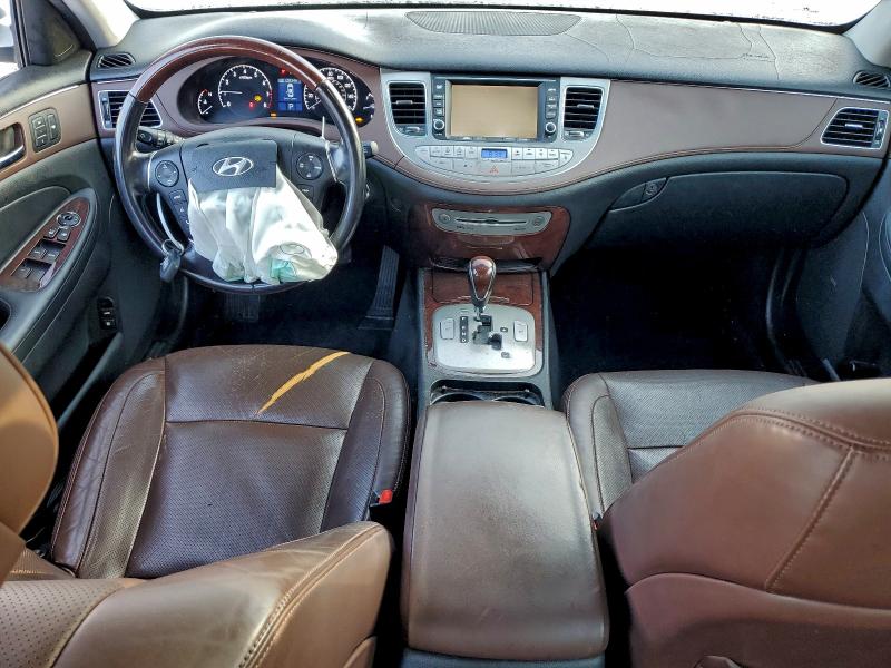 Photo 8 from auction – 2010 HYUNDAI GENESIS 4. with VIN KMHGC4DF5AU087718