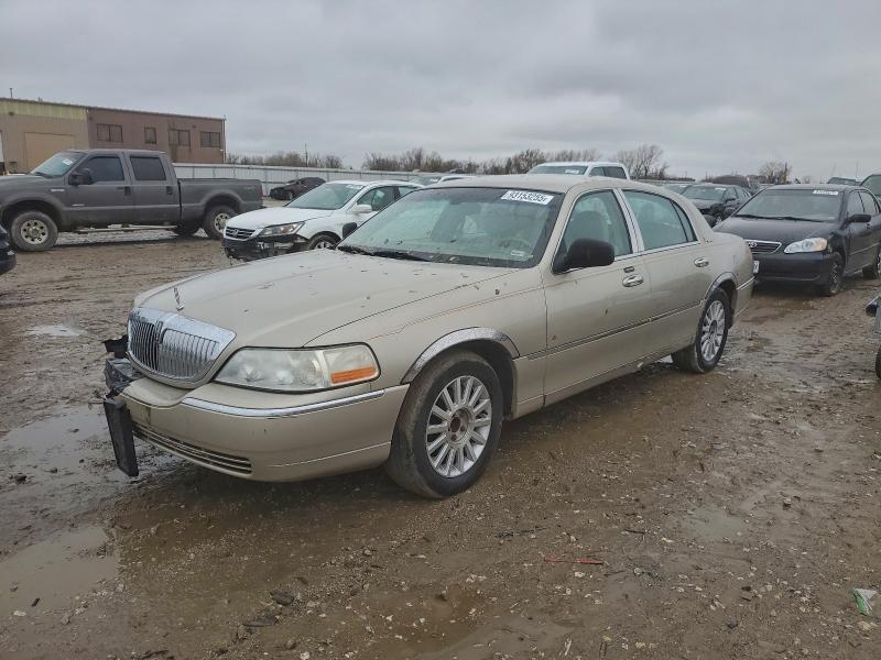 LINCOLN TOWN CAR E 2004 with VIN 1LNHM81W04Y659630 - Photo from auction