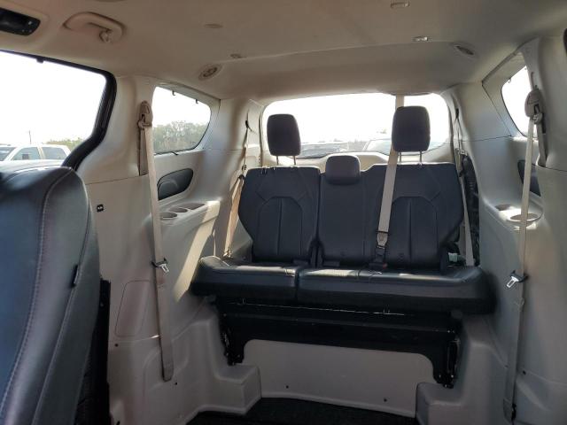 Photo 10 from auction – 2017 CHRYSLER PACIFICA T with VIN 2C4RC1BG2HR621885