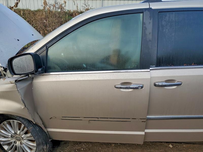 Photo 7 from auction – 2013 CHRYSLER TOWN & COU with VIN 2C4RC1GGXDR615917