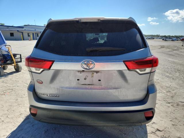 Photo 6 from auction – 2017 TOYOTA HIGHLANDER with VIN 5TDZARFH5HS028973