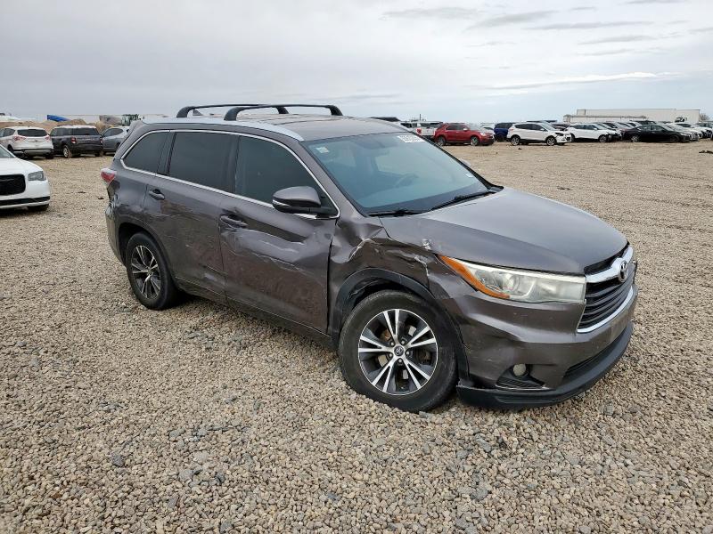 Photo 4 from auction – 2016 TOYOTA HIGHLANDER with VIN 5TDKKRFHXGS502638
