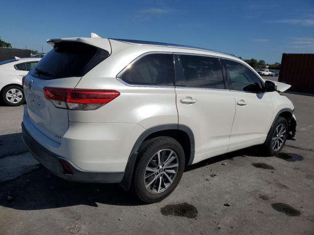 Photo 3 from auction – 2018 TOYOTA HIGHLANDER with VIN 5TDKZRFH6JS533386