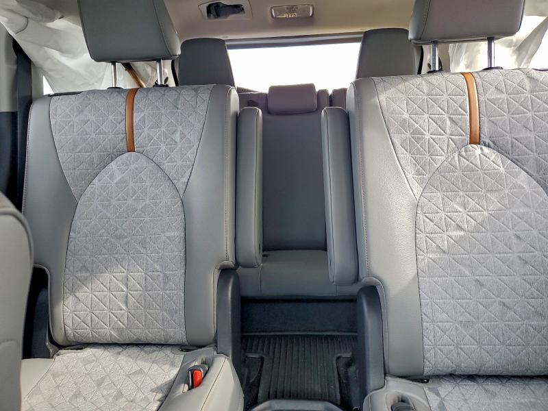 Photo 10 from auction – 2023 TOYOTA HIGHLANDER with VIN 5TDABRCH5PS572659