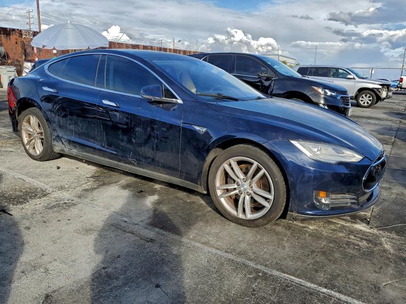 Photo 4 from auction – 2014 TESLA MODEL S with VIN 5YJSA1H19EFP60722