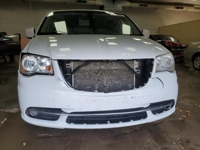 Photo 5 from auction – 2014 CHRYSLER TOWN & COU with VIN 2C4RC1BG2ER164961