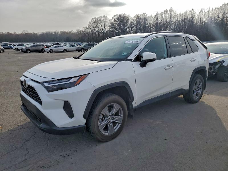 TOYOTA RAV4 XLE 2022 with VIN 2T3P1RFV5NC269375 - Photo from auction