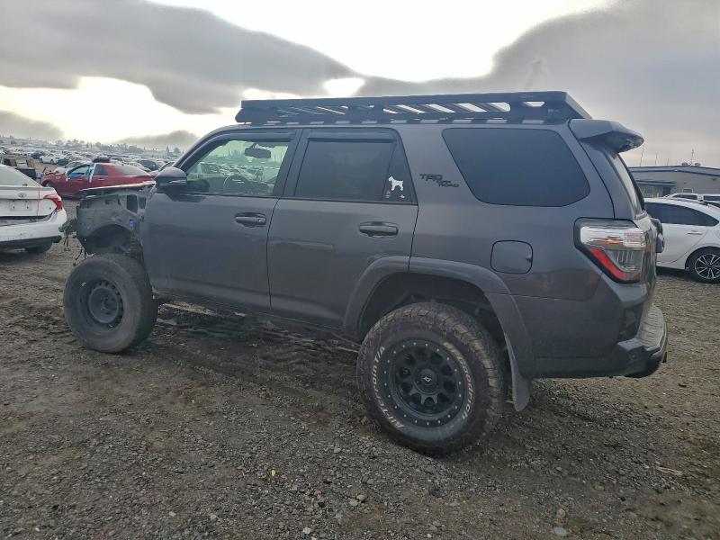 Photo 2 from auction – 2017 TOYOTA 4RUNNER SR with VIN JTEBU5JR2H5465722