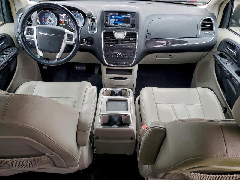 Photo 8 from auction – 2015 CHRYSLER TOWN & COU with VIN 2C4RC1BG6FR561817