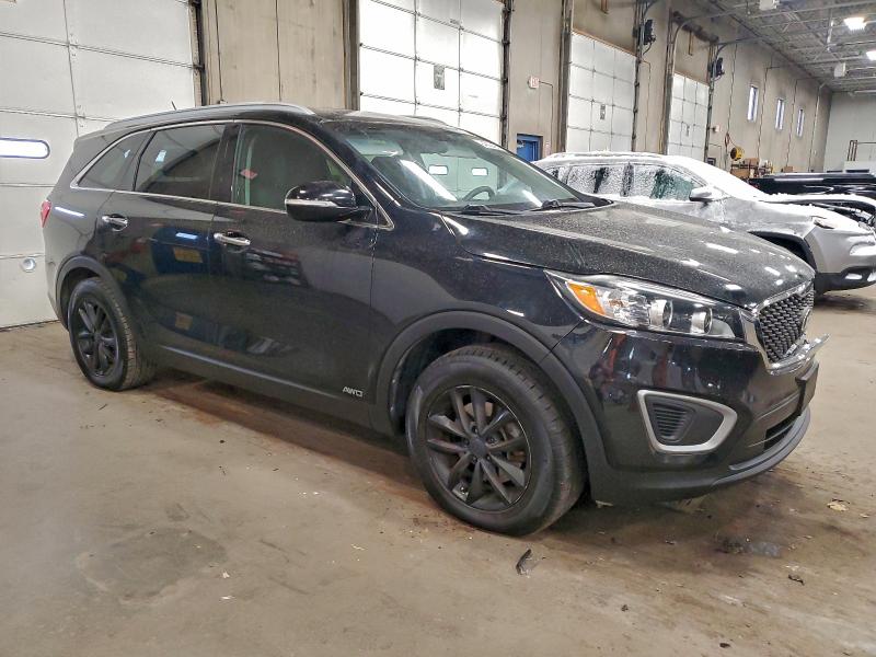 Photo 4 from auction – 2017 KIA SORENTO LX with VIN 5XYPGDA32HG324681