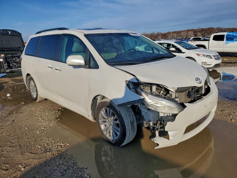 Photo 4 from auction – 2015 TOYOTA SIENNA XLE with VIN 5TDYK3DC6FS685808