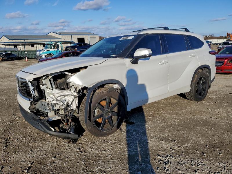 TOYOTA HIGHLANDER 2022 with VIN 5TDGZRBH0NS241606 - Photo from auction