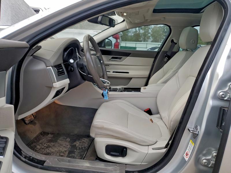 Photo 7 from auction – 2017 JAGUAR XF with VIN SAJBR4BV3HCY34287