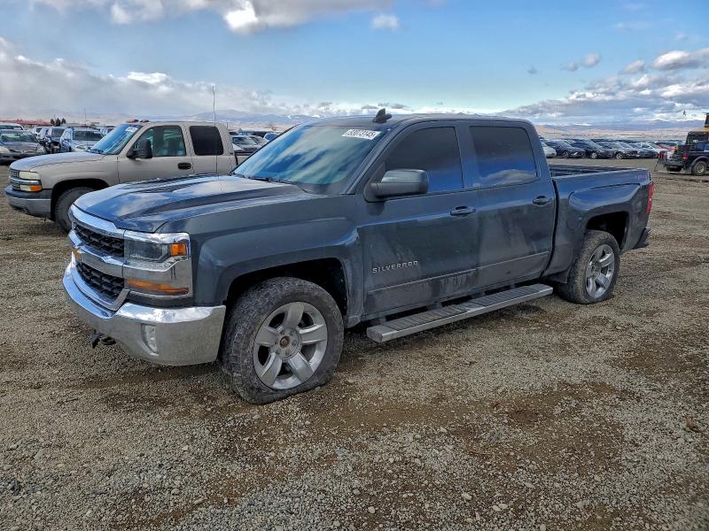 CHEVROLET SILVERADO 2018 with VIN 3GCUKRER0JG372491 - Photo from auction