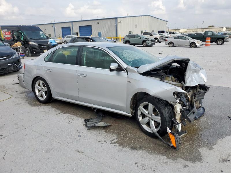 Photo 4 from auction – 2015 VOLKSWAGEN PASSAT S with VIN 1VWAS7A3XFC110672