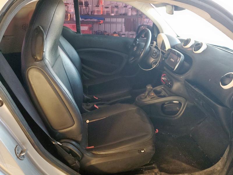 Photo 10 from auction – 2017 SMART FORTWO with VIN WMEFJ5DA1HK169999