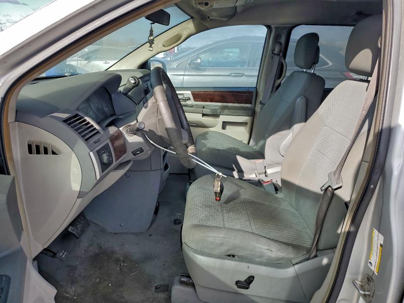 Photo 7 from auction – 2010 CHRYSLER TOWN & COU with VIN 2A4RR5D16AR279176