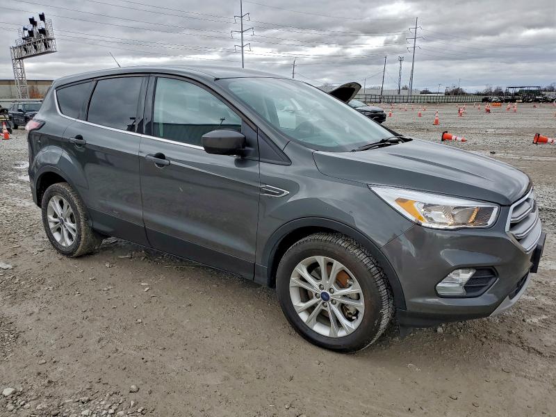 Photo 4 from auction – 2017 FORD ESCAPE SE with VIN 1FMCU9GD1HUC45646