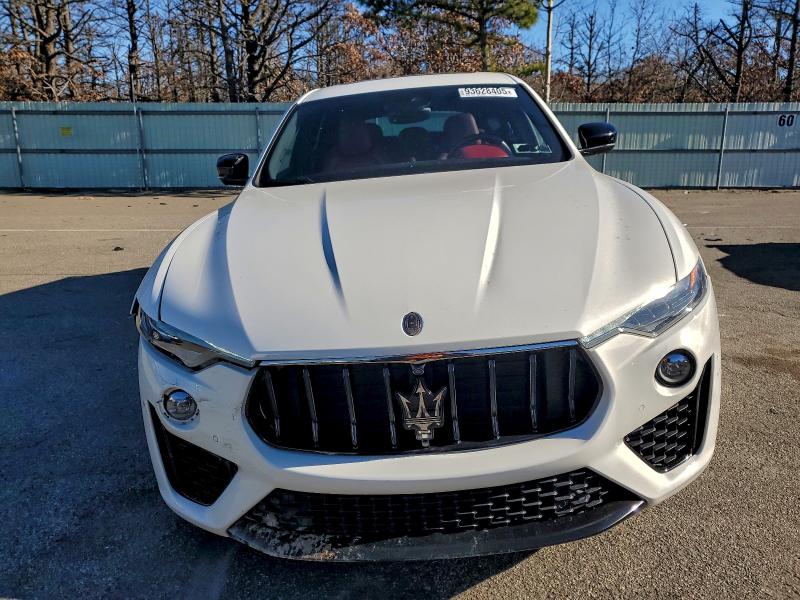 Photo 5 from auction – 2021 MASERATI LEVANTE SP with VIN ZN661XUS2MX372947
