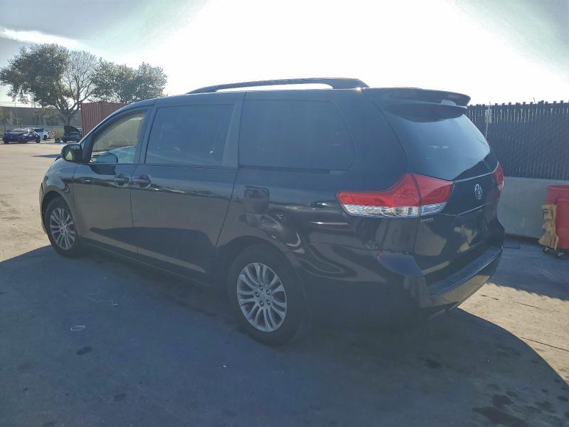 Photo 2 from auction – 2012 TOYOTA SIENNA XLE with VIN 5TDYK3DC8CS213931