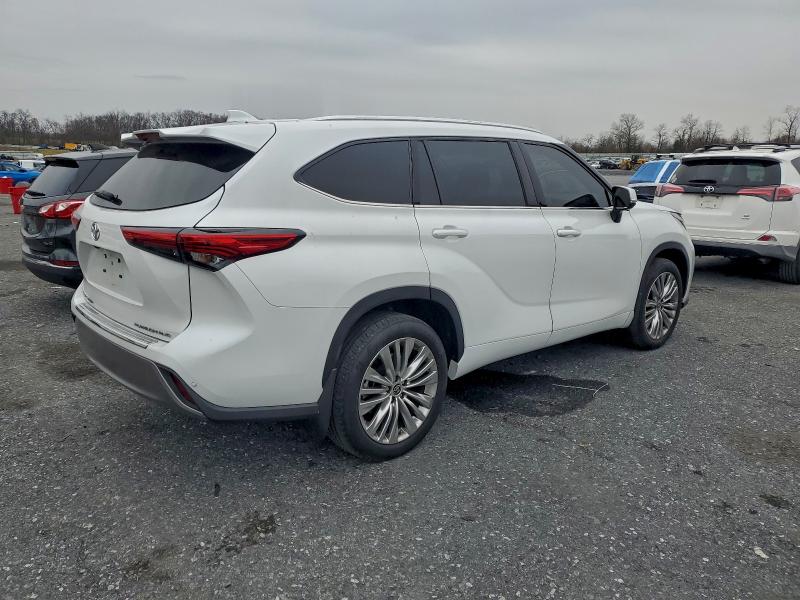 Photo 3 from auction – 2023 TOYOTA HIGHLANDER with VIN 5TDKDRBH6PS516195