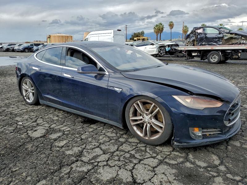Photo 4 from auction – 2013 TESLA MODEL S with VIN 5YJSA1CG1DFP04719