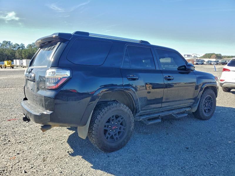 Photo 3 from auction – 2022 TOYOTA 4RUNNER SR with VIN JTEEU5JR0N5253586