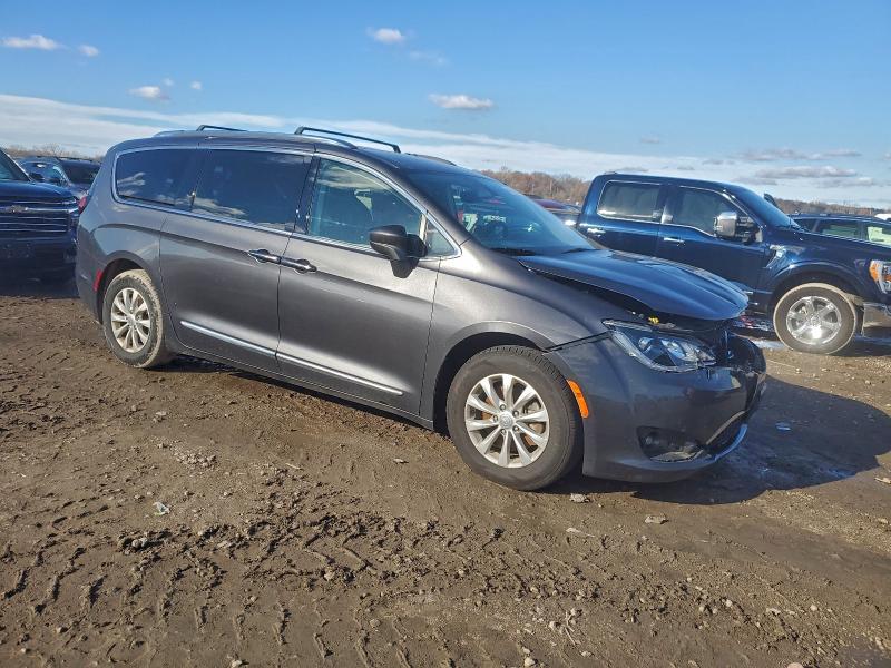 Photo 4 from auction – 2018 CHRYSLER PACIFICA T with VIN 2C4RC1EG8JR107833