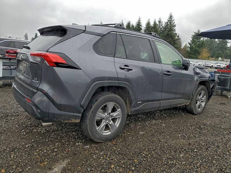 Фото 3 с аукциона – 2022 TOYOTA RAV4 LE с VIN JTMLWRFVXND148689