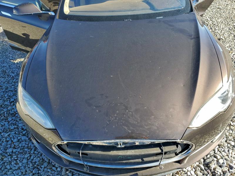 Photo 11 from auction – 2013 TESLA MODEL S with VIN 5YJSA1CG1DFP09807