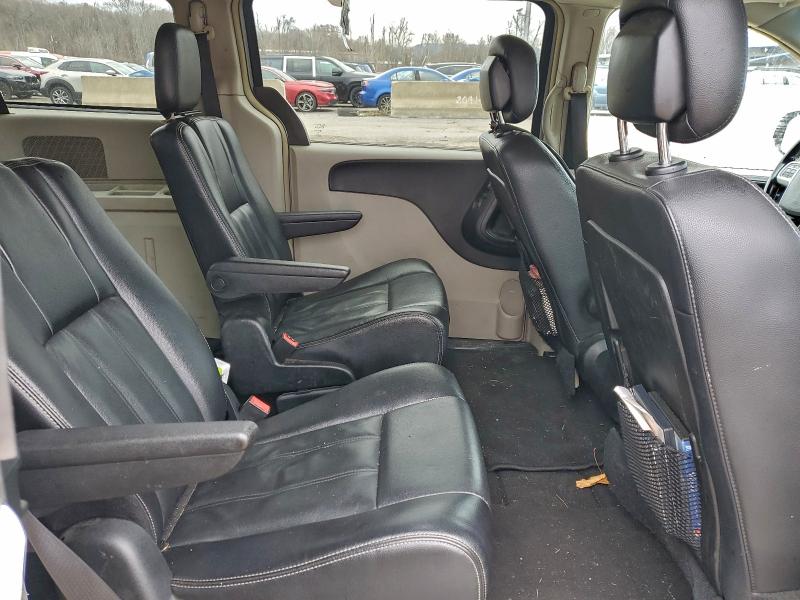Photo 11 from auction – 2014 CHRYSLER TOWN & COU with VIN 2C4RC1BG2ER382494
