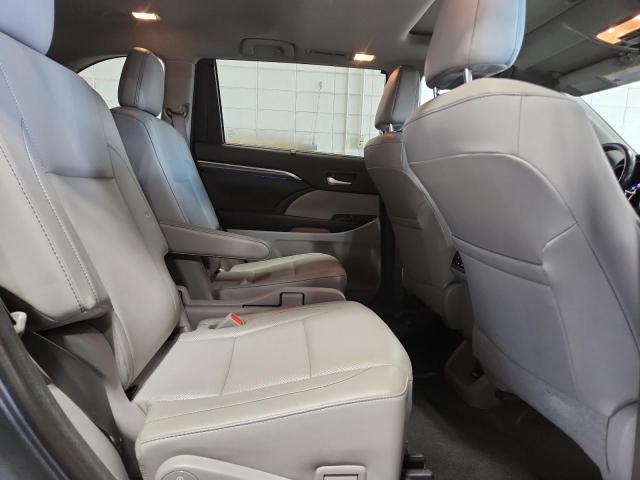 Photo 11 from auction – 2018 TOYOTA HIGHLANDER with VIN 5TDDZRFH9JS490798
