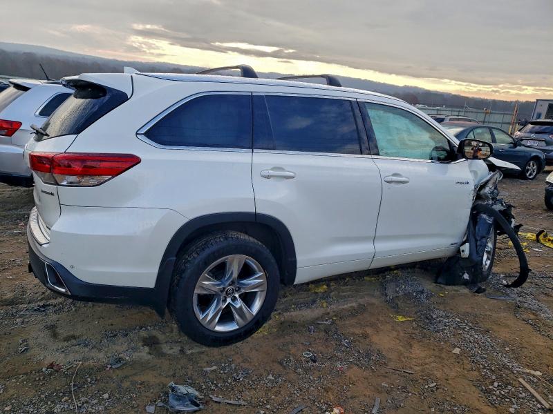 Photo 3 from auction – 2017 TOYOTA HIGHLANDER with VIN 5TDDGRFH5HS027671