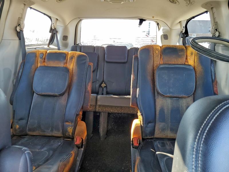 Photo 10 from auction – 2015 CHRYSLER TOWN & COU with VIN 2C4RC1CG2FR582923