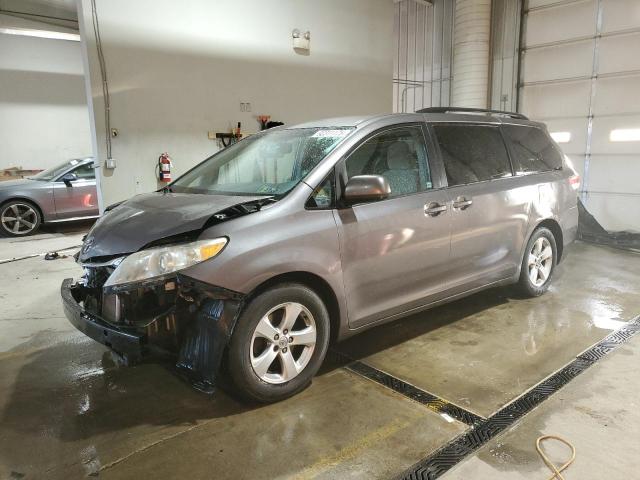 TOYOTA SIENNA LE 2013 с VIN 5TDKK3DC8DS378059 - Фото с аукциона