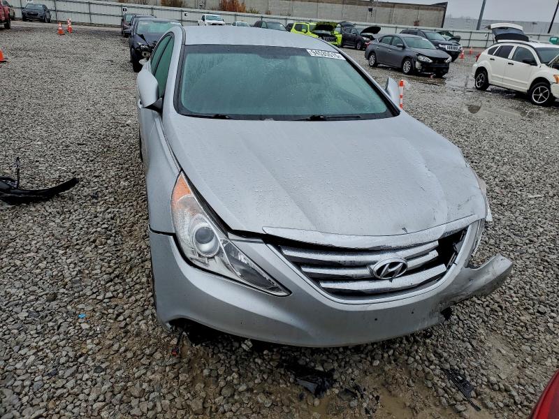 Photo 5 from auction – 2014 HYUNDAI SONATA SE with VIN 5NPEC4AC3EH900379