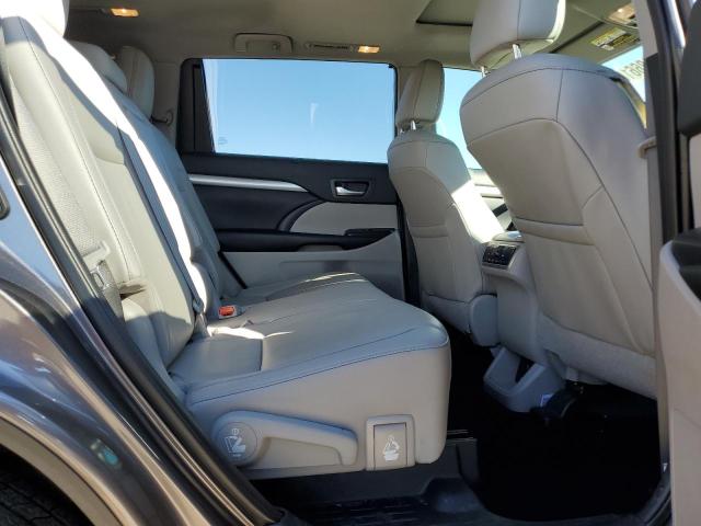 Photo 11 from auction – 2019 TOYOTA HIGHLANDER with VIN 5TDKZRFHXKS572080